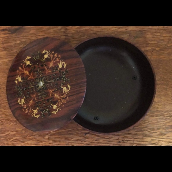 Vintage Urney Chocolate tin made in Ireland. - Picture 4 of 6